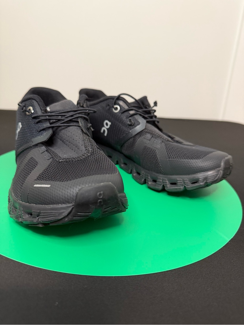 On Cloud 6 Running Womens Lightweight Black Running Shoes - Picture 2 of 10